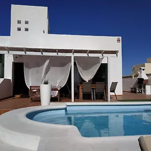 https://aloha-surf-house.in-canary-islands.com